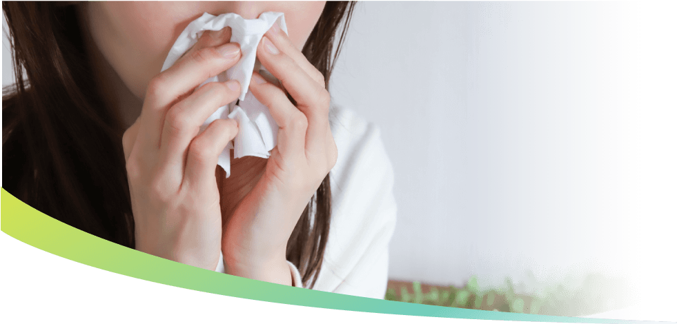 鼻水が止まらない女性